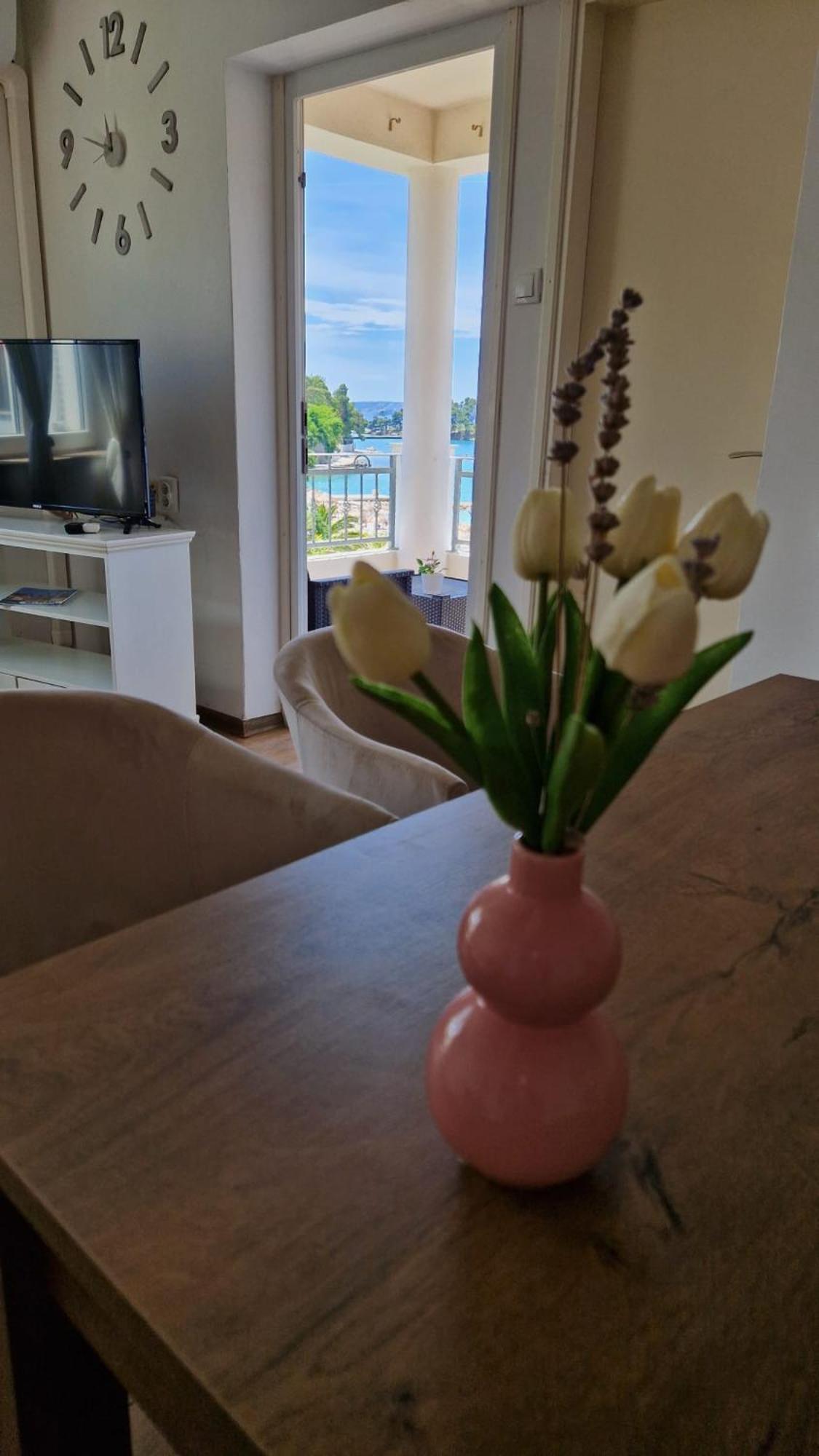 Apartment Lucka Раб Екстериор снимка